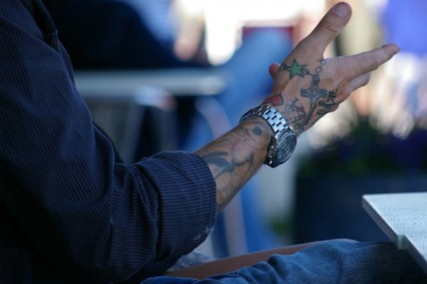 verwaltungsrecht-keine-tattoos-polizei3BAFB89A-A6EA-8E11-6061-0ED6B4045033.jpg